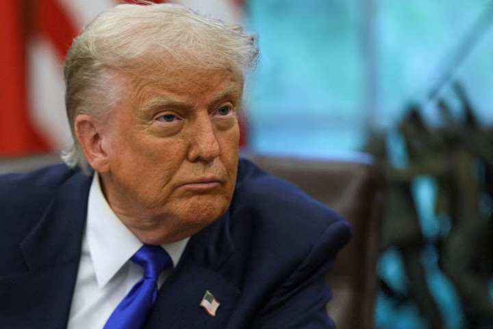 Donald Trump trong buổi họp báo Donald Trump – Tổng thống Mỹ