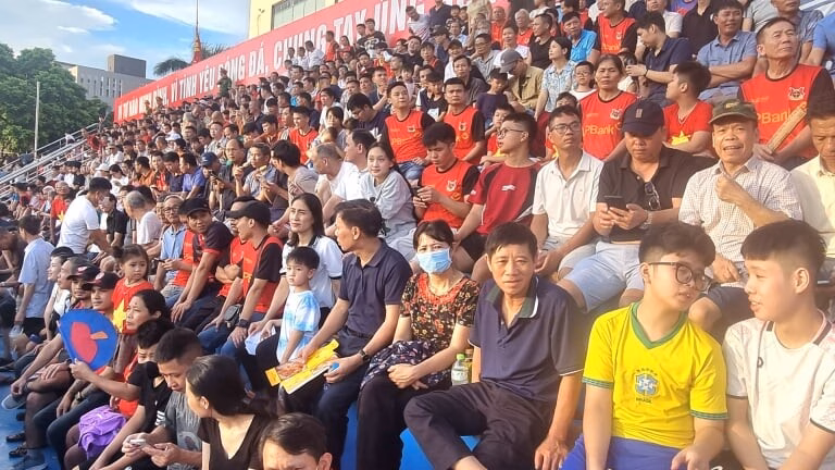 CĐV khắp nơi涌 đổ về حمایت đội nhà Hải Phòng kêu gọi đầu tư 2 dự án nhà ở xã hội hơn 2.400 tỷ đồng