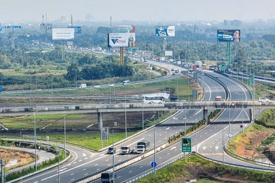 Nguồn nhân lực logistics: Doanh nghiệp và trường học cần ‘sát cánh’ Tây Ninh giao Tập đoàn Đèo Cả nghiên cứu đề xuất dự án ĐT.827E theo phương thức PPP