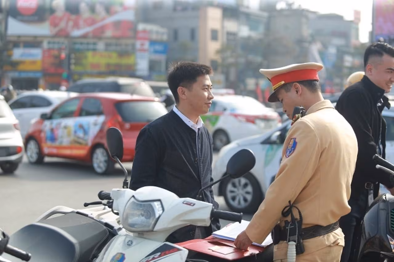 Khấu trừ lương từ 1/1/2026 nếu không nộp phạt vi phạm giao thông