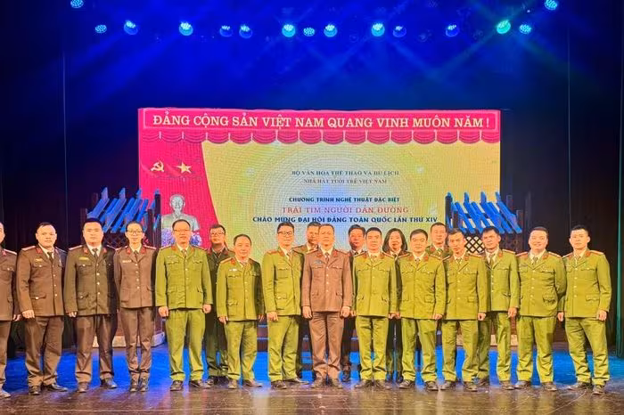 Tây Hồ: Sinh hoạt chính trị qua nghệ thuật