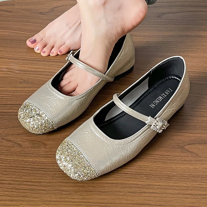 Mua giày bệt tăng chiều cao như thế nào để không bị đau chân?