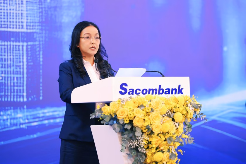 Bà Nguyễn Đức Thạch Diễm - Phó Chủ tịch thường trực HĐQT kiêm Tổng giám đốc Sacombank trình bày báo cáo kết quả hoạt động kinh doanh nổi bật năm 2024.