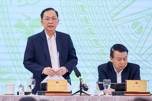Phó Thống đốc NHNN Đào Minh Tú thông tin về những biện pháp giảm mặt bằng lãi suất cho vay nhằm thúc đẩy tăng trưởng kinh tế năm 2025 đạt 8%.