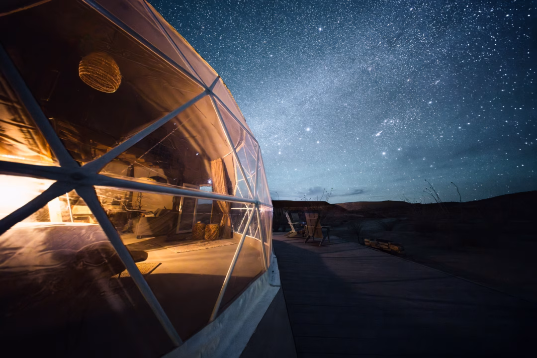 Khu vực Big Bend Texas – Thiên đường cho những người yêu thích khám phá ngoài trời Stargazing from The Summit at Big Bend reveals a breathtaking canopy of stars, untouched by city lights and stretching endlessly across the West Texas sky.