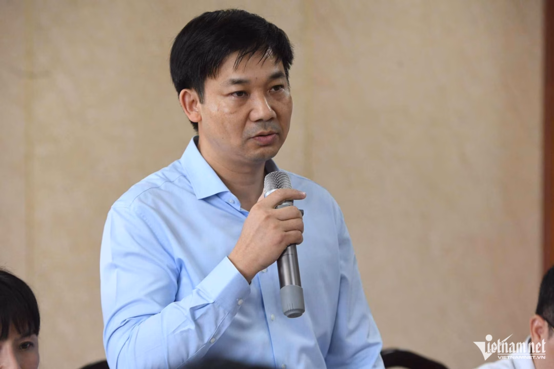Quảng Ninh tìm kiếm cứu hộ vụ tàu du lịch bị lật, 35 người chết Ông Nguyễn Văn Công - Phó Chủ tịch UBND tỉnh Quảng Ninh. Ảnh: Thạch Thảo