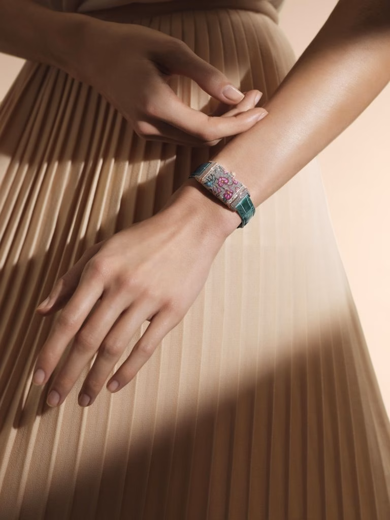Reverso One ra mắt hai mẫu đồng hồ giới hạn chỉ 10 chiếc Đồng hồ cao cấp khiến thời gian "nở hoa" trên cổ tay - Ảnh 5
