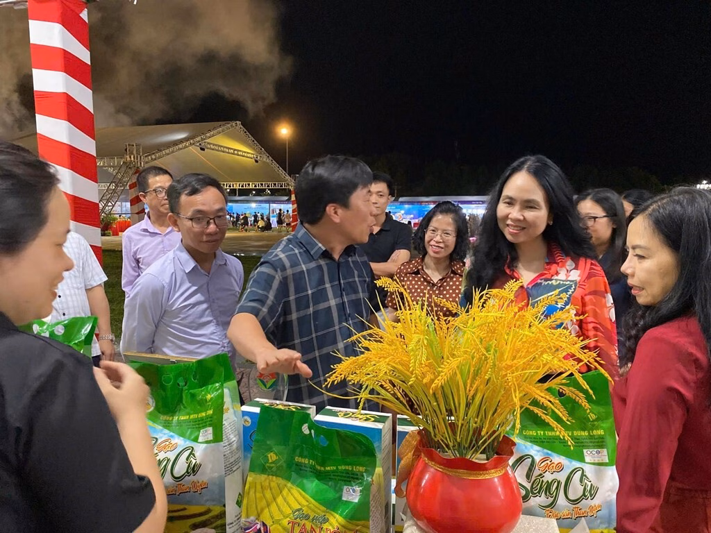 Việt Nam Mở Rộng Hệ Sinh Thái Thương Mại Điện Tử Để Tăng Xuất Khẩu Và Phát Triển Bền Vững Diễn đàn Ứng dụng Thương mại điện tử và Công nghệ số Việt Nam 2025 là cầu nối để định hướng giải pháp đột phá cho thương mại điện tử và kinh tế số Việt Nam. Ảnh: Cục Thương mại điện tử và Kinh tế số