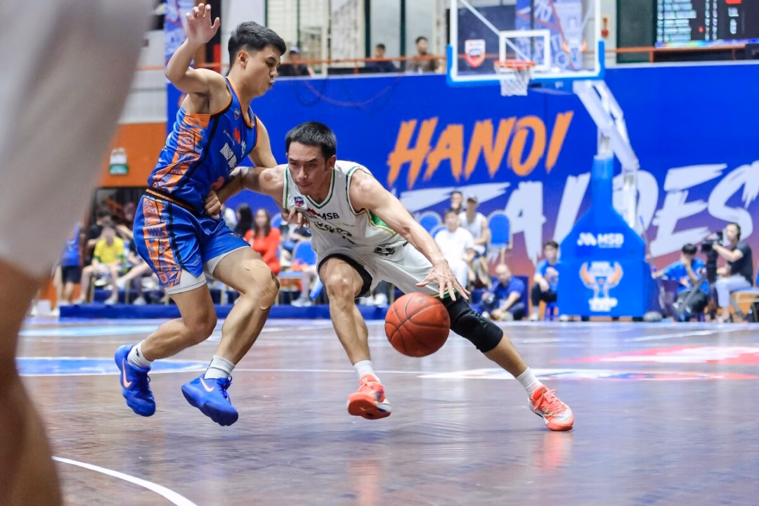 Tamyrik Fields ghi 37 điểm trong chiến thắng kịch của đội chủ nhà (ảnh: VBA)