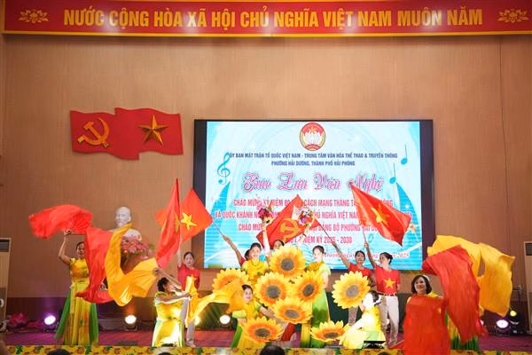 Hà Nội: Phường Ngô Quyền ra mắt mô hình Tổ tuyên truyền hỗ trợ dịch vụ công Giao lưu văn nghệ “Sáng mãi niềm tin theo Đảng” Kỷ niệm 80 năm Cách mạng Tháng Tám, Quốc khánh 2/9 và chào mừng thành công Đại hội Đảng bộ phường Hải Dương