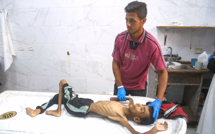 Israel cho phép thả hàng viện trợ xuống Gaza sau làn sóng chỉ trích quốc tế - Ảnh 5.