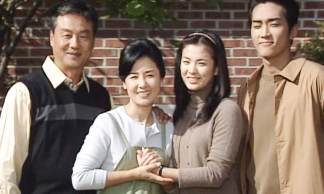 Sun Woo Eun Sook là nữ diễn viên kỳ cựu của showbiz Hàn, từng góp mặt trong nhiều bộ phim nổi tiếng như Trái tim mùa Thu...