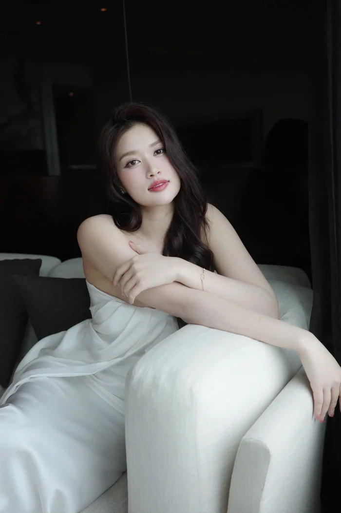 Hoa hậu Thiên Ân kể ngày buồn nhất: Mất mẹ vào ngày 8/3, vượt qua nỗi đau nhờ nghị lực và yêu thương Hoa hậu Thiên Ân dần trở nên tích cực hơn sau biến cố lớn. Ảnh: FBNV