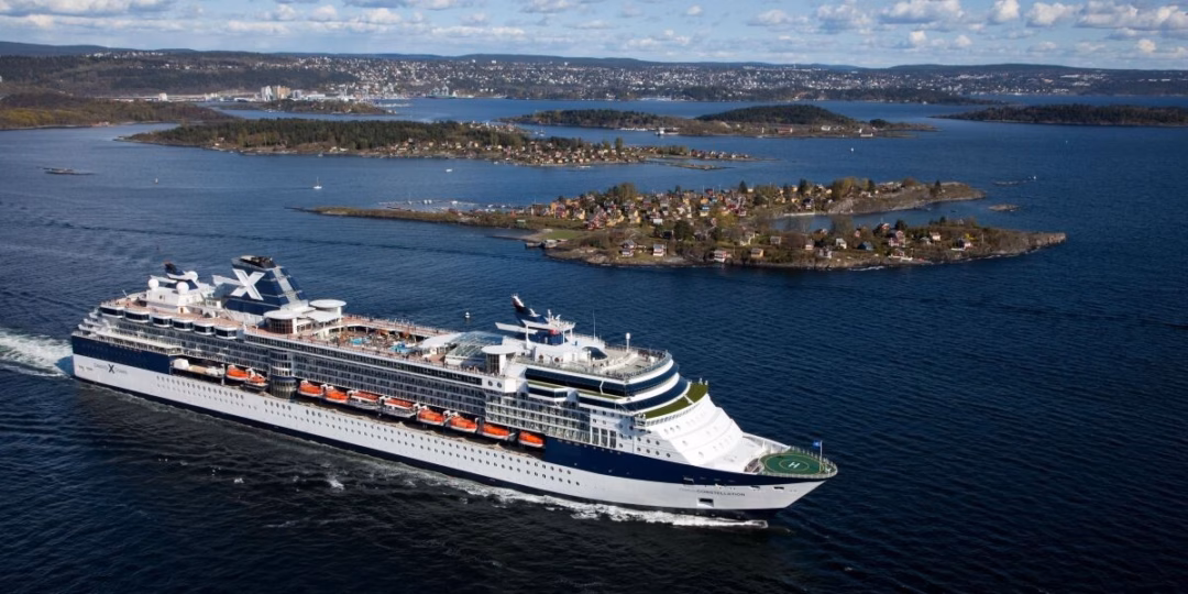 A photo of the Norwegian-Gem on the sea