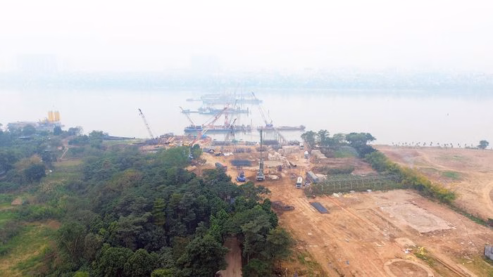 Cầu Trần Hưng Đạo nằm giữa cầu Chương Dương v&agrave; Vĩnh Tuy