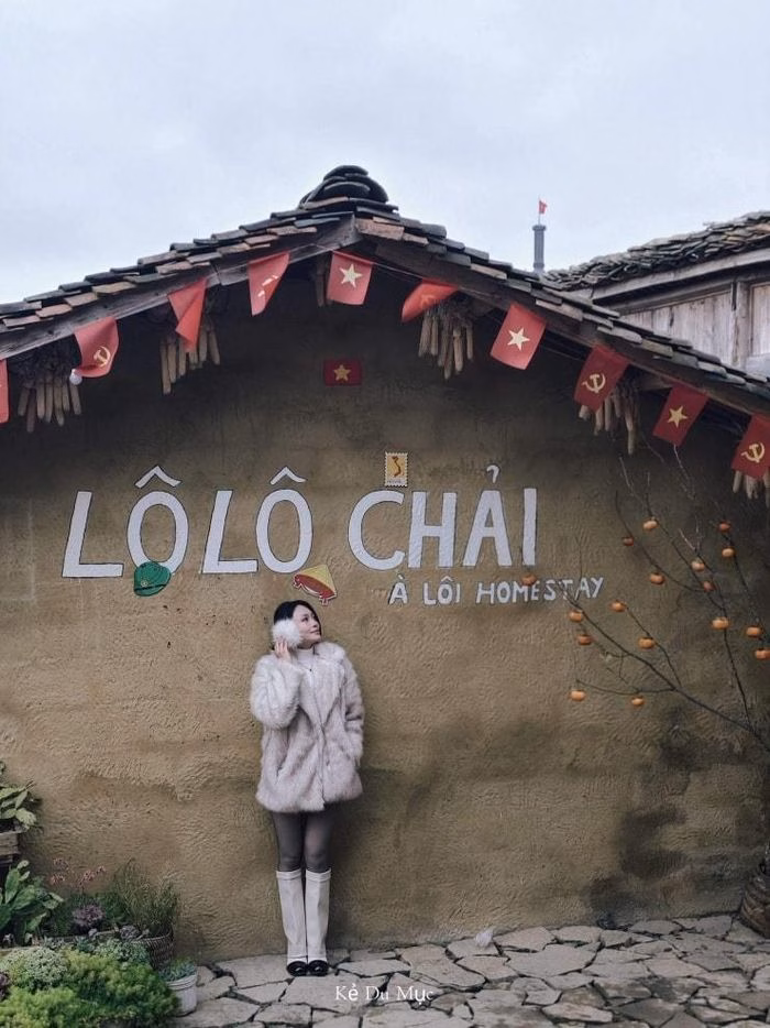 Du kh&aacute;ch check-in tại L&ocirc; L&ocirc; Chải