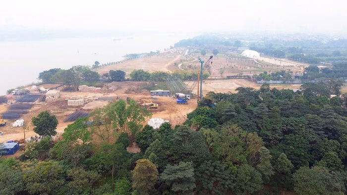 Ph&aacute; dỡ c&ocirc;ng tr&igrave;nh cũ tại Long Bi&ecirc;n