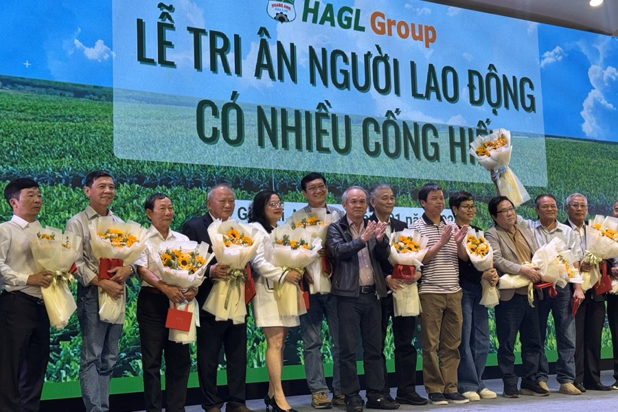 Cảnh lễ tri &acirc;n người lao động của HAGL