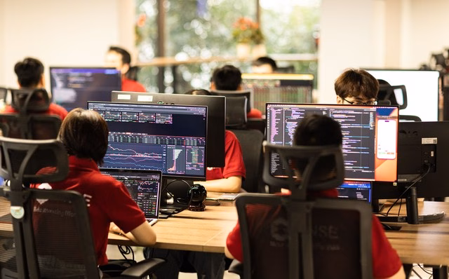 Nền tảng c&ocirc;ng nghệ v&agrave; tốc độ giao dịch l&agrave; một trong những ch&igrave;a kh&oacute;a cạnh tranh của DNSE