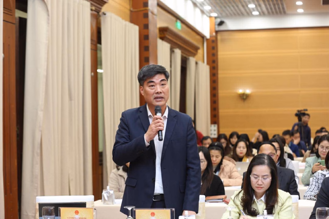 &Ocirc;ng Nguyễn Tr&iacute; Đức trả lời họp b&aacute;o