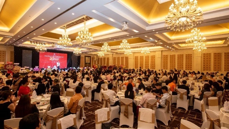 Đông đảo đối tác và cán bộ nhân viên Tập đoàn đã cùng chia sẻ nhiều khoảnh khắc đáng nhớ tại tiệc tri ân ngày 31/5/2025. Đông đảo đối tác và cán bộ nhân viên Tập đoàn đã cùng chia sẻ nhiều khoảnh khắc đáng nhớ tại tiệc tri ân ngày 31/5/2025.