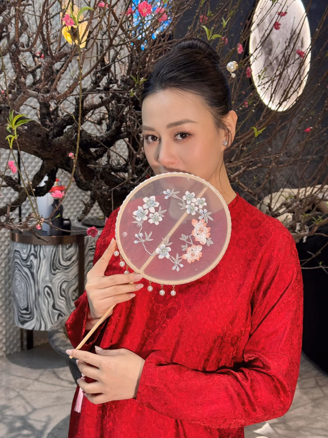 Phương Oanh tung ảnh áo dài đón Tết chụp tại nhà riêng Phương Oanh tung ảnh áo dài đón Tết chụp tại nhà riêng