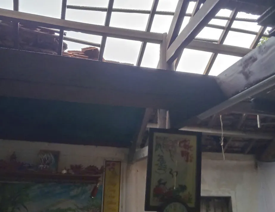 Lốc xoáy làm tốc mái gần 30 nhà dân ở Hà Tĩnh