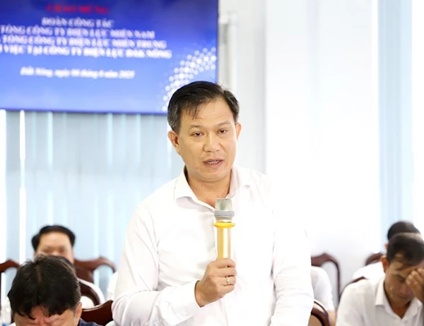 Phó Tổng giám đốc EVNCPC Nguyễn Hữu Khánh phát biểu tại buổi làm việc với lãnh đạo EVNSPC Phó Tổng giám đốc EVNCPC Nguyễn Hữu Khánh phát biểu tại buổi làm việc với lãnh đạo EVNSPC về bàn giao PC Đăk Nông