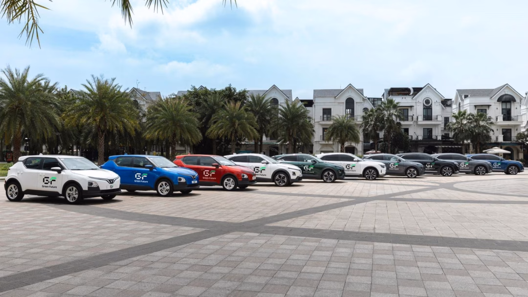 Minh Tú trải nghiệm ô tô điện Minh Tú trải nghiệm ô tô điện