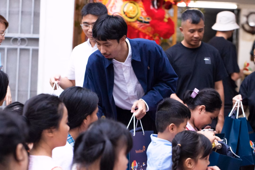 Đen Vâu tham gia hoạt động thiện nguyện Đen Vâu tham gia hoạt động thiện nguyện
