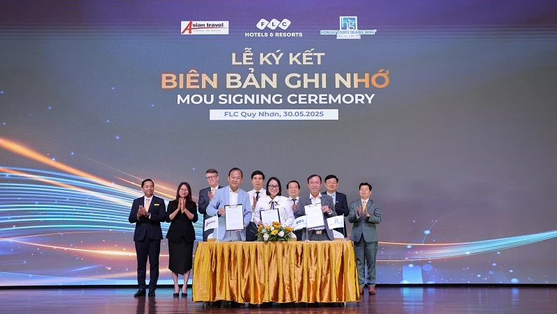 Lễ ký kết biên bản ghi nhớ hợp tác phát triển du lịch giữa các địa phương, doanh nghiệp và đối tác quốc tế, trong đó có thỏa thuận hợp tác giữa FLC Hotels & Resorts và các hãng lữ hành quốc tế nhằm thúc đẩy khai thác thị trường khách inbound. Lễ ký kết biên bản ghi nhớ hợp tác phát triển du lịch giữa các địa phương, doanh nghiệp và đối tác quốc tế, trong đó có thỏa thuận hợp tác giữa FLC Hotels & Resorts và các hãng lữ hành quốc tế nhằm thúc đẩy khai thác thị trường khách inbound.