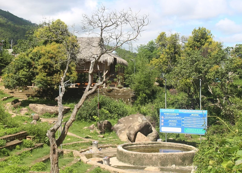 Giếng nước nóng Đạ Long Khu vực giếng nước nóng Đạ Long còn nhiều tiềm năng để phát triển