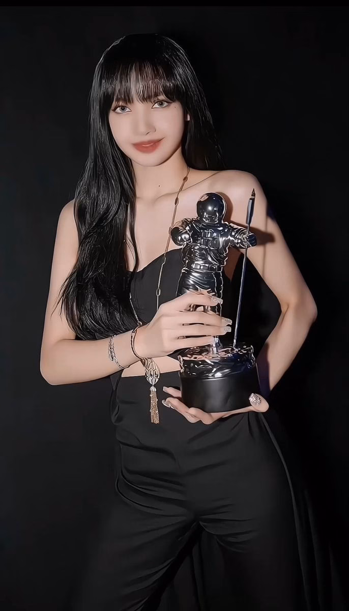 Kỷ lục Guinness Thế giới nhận định Lisa là nghệ sĩ K-pop làm nên lịch sử năm 2023
