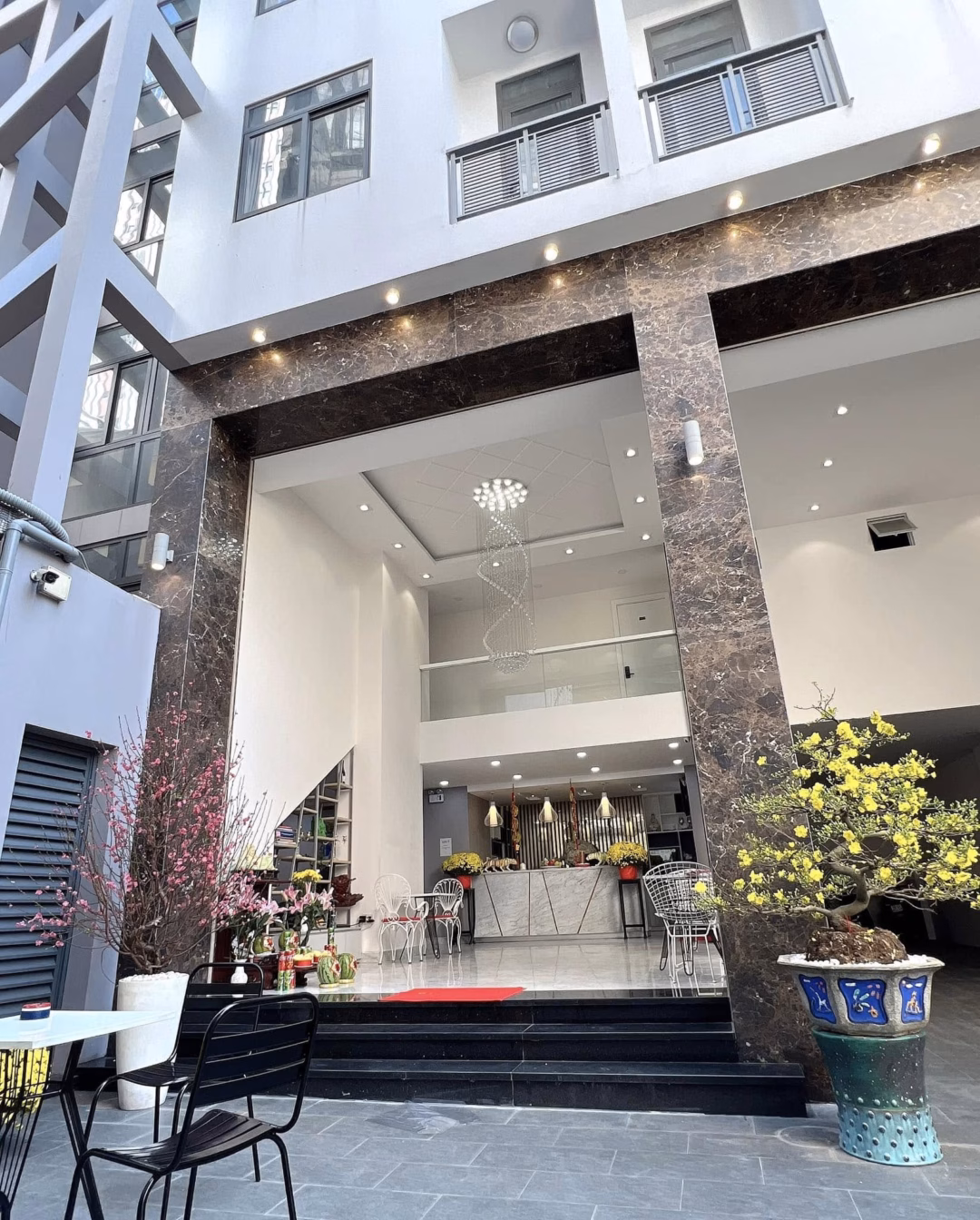 Tòa nhà 7 tầng của Khánh My
