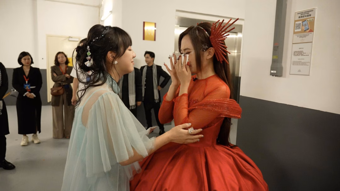 Phương Mỹ Chi bật khóc sau chung kết Sing! Asia