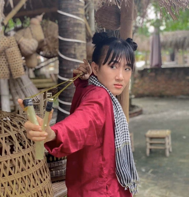 Cẩm Tú trên trường quay