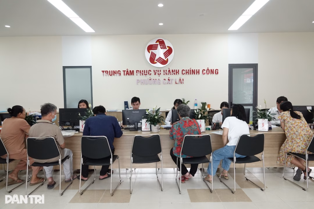 Chuyên gia gợi ý cán bộ cấp huyện cũ có năng lực chuyên môn tốt có thể trở thành người "kèm cặp" cho cán bộ cấp xã cũ (Ảnh minh họa: Nguyễn Vy).