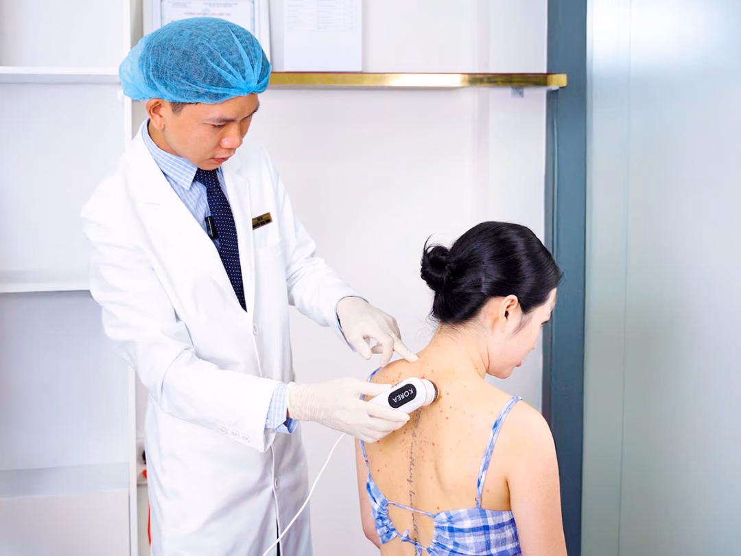 Vì sao điều trị viêm nang lông mãi không khỏi?