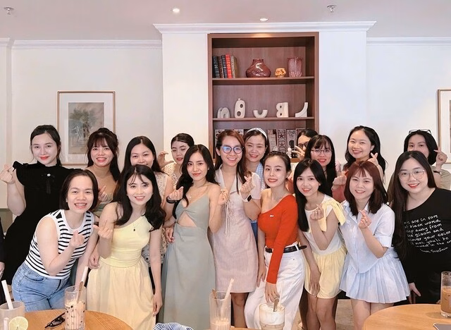 Chị em nhiệt tình chia sẻ về kinh nghiệm sống, cách phối đồ...