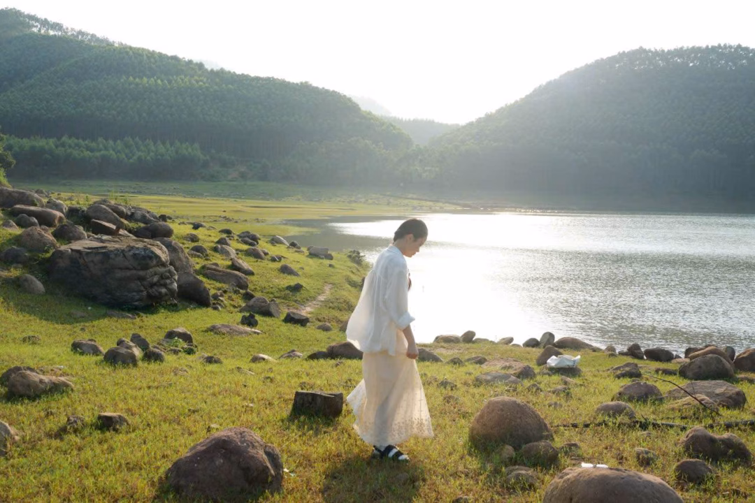 Suối Mỡ là điểm “sống ảo” được nhiều bạn trẻ yêu thích. Ảnh: Đinh Kiều Trang