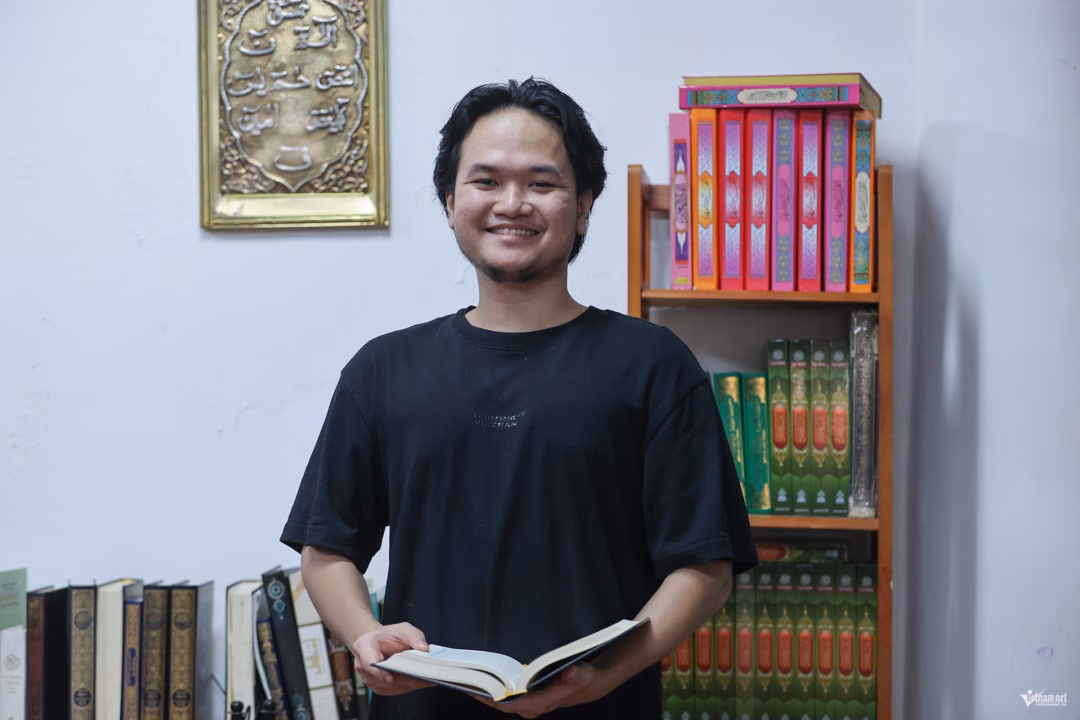 Anh Hoàng Tiến Lâm thường đến Thánh đường Hồi giáo Al-Noor vào thứ Sáu mỗi tuần