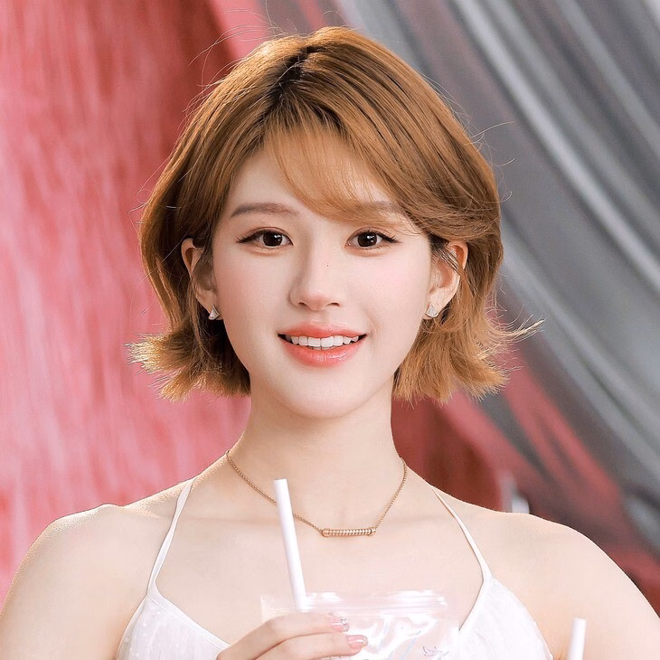Bạn gái Huỳnh Hiểu Minh livestream bán hàng 3 giờ kiếm 17 tỉ sau tin đồn sinh con