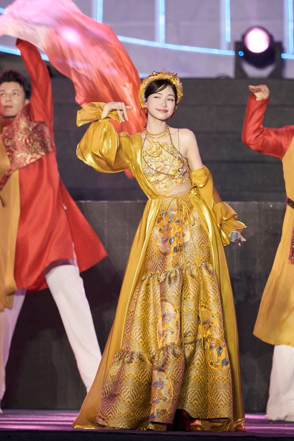 Sự nghiệp của Hòa Minzy ngày càng thăng hoa nhờ cơn sốt "Bắc Bling"