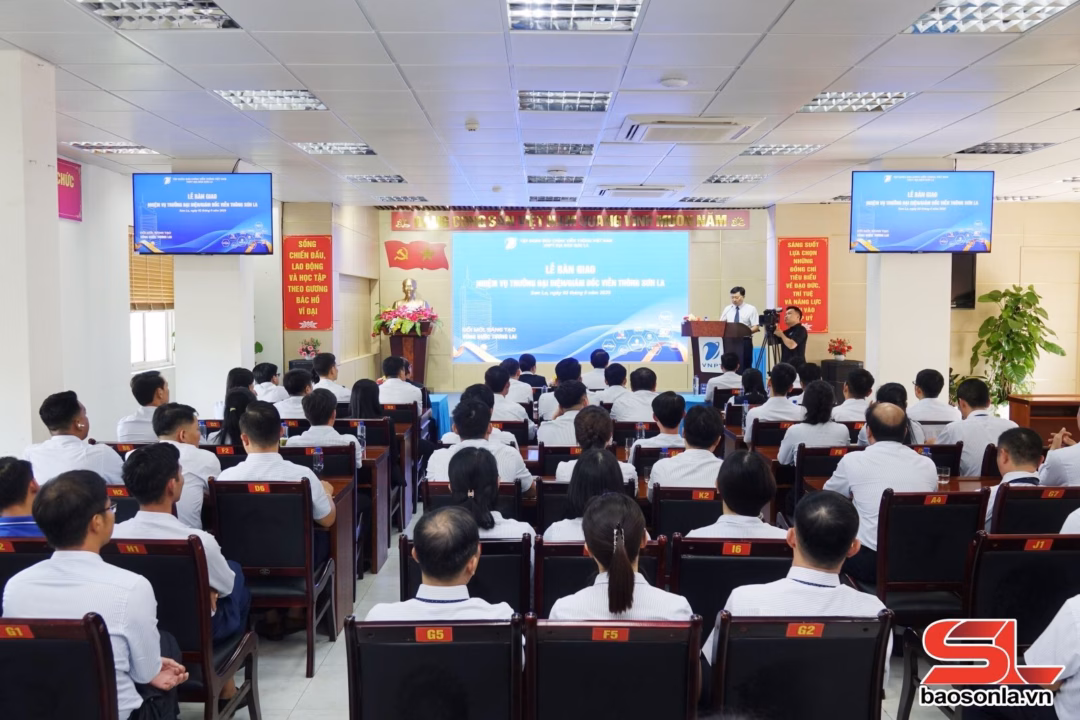 Ký kết bàn giao nhiệm vụ Trưởng Đại diện, Giám đốc Viễn thông Sơn La.