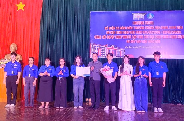 Ban Chấp h&agrave;nh l&acirc;m thời Li&ecirc;n chi hội sinh vi&ecirc;n Ph&acirc;n hiệu Gia Lai