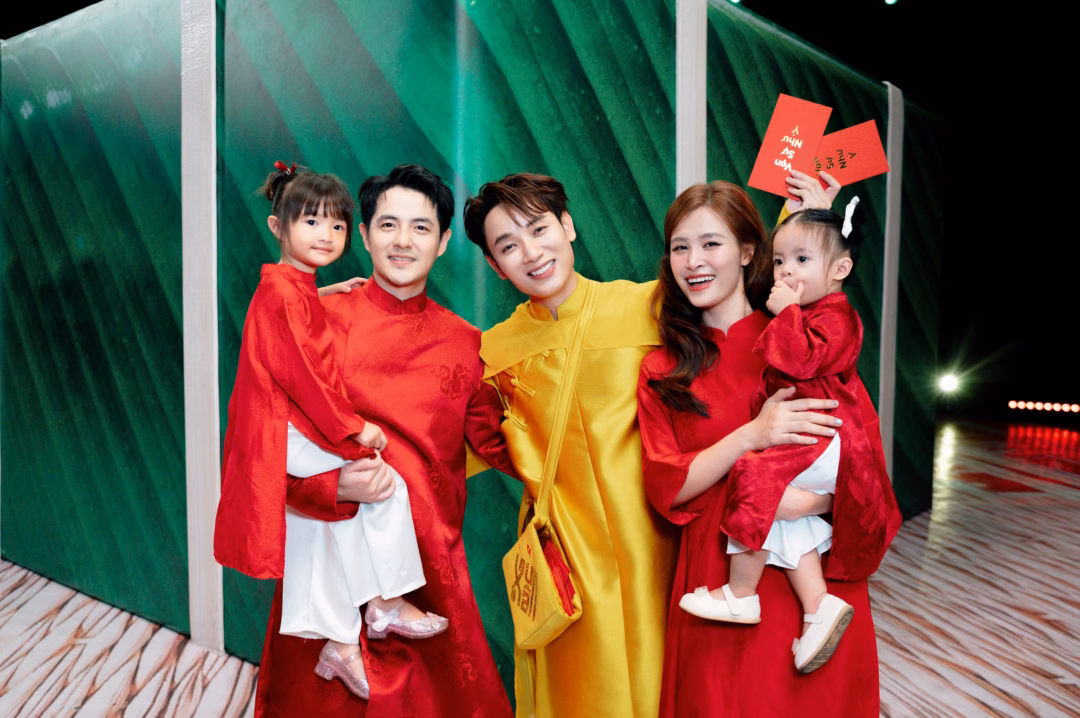 Bánh chưng khổng lồ trong MV MV Vạn sự như ý với bánh chưng khổng lồ