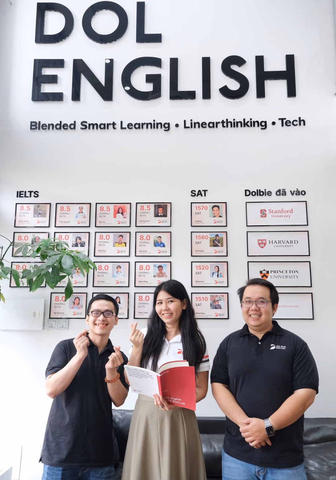 Giáo viên DOL English với IELTS 9.0 Ba giáo viên DOL English đạt 9.0 IELTS