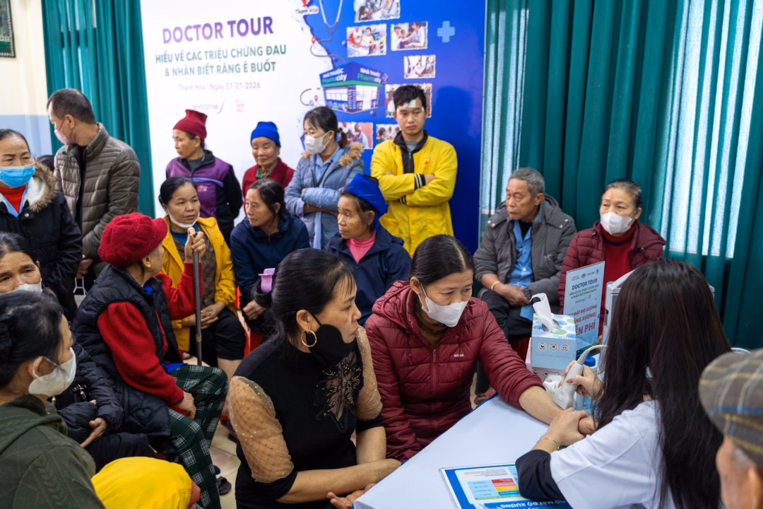 Ng&agrave;y hội sức khỏe cộng đồng tại Thanh H&oacute;a &ndash; Dược sĩ Pharmacity v&agrave; b&aacute;c sĩ Bệnh viện Đa khoa Thanh H&oacute;a tầm so&aacute;t sức khỏe