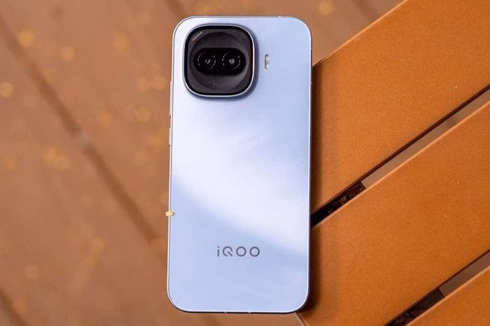 Thiết kế iQOO Z11 Turbo &ndash; mặt lưng sợi thủy tinh