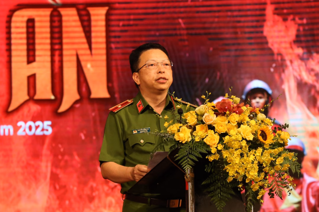 Thiếu tướng Nguyễn Hồng Ky, Ph&oacute; Gi&aacute;m đốc C&ocirc;ng an th&agrave;nh phố H&agrave; Nội ph&aacute;t biểu tại buổi c&ocirc;ng diễn